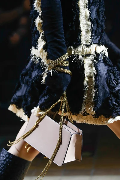 Look 90